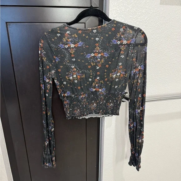 Urban Outfitters Floral Long Sleeve V Neck - Picture 9 of 9